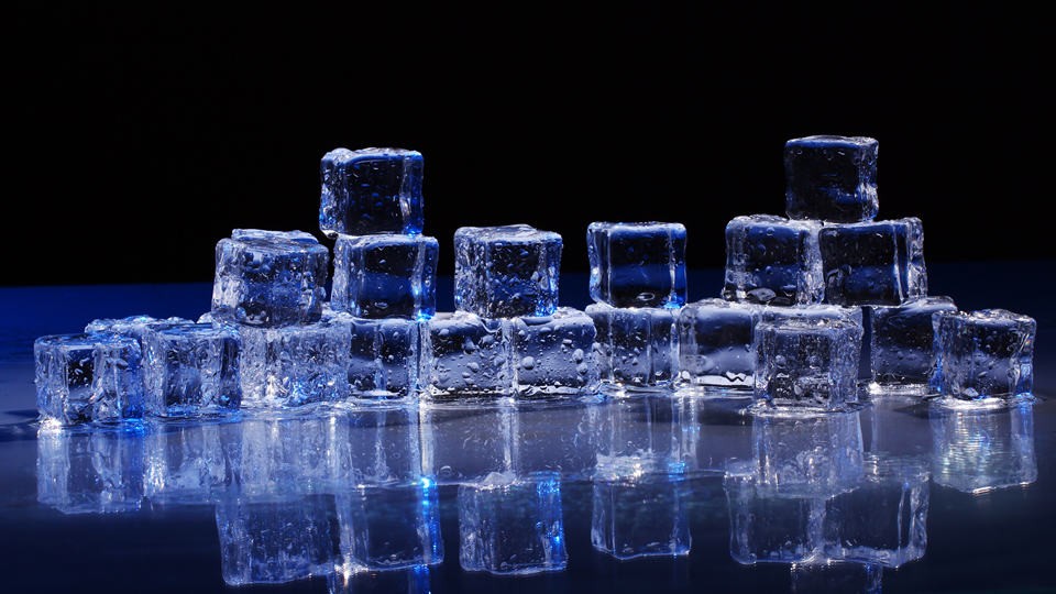 Composition of ice cubes